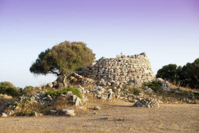 Construcción megalítica de la cultura talayótica en la isla de Menorca, uno de los lugares donde más se perfeccionaron las construcciones de piedra seca.